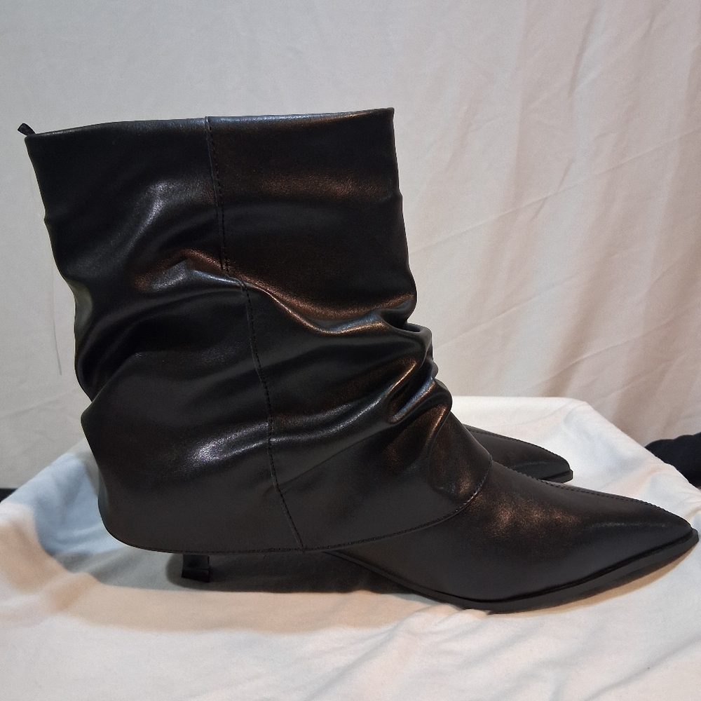 Time and Tru Black Slouchy Heeled Boots - Picture 3 of 7
